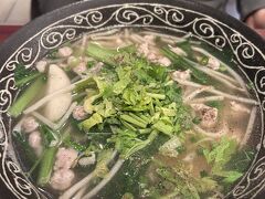 ホテル近くで。タイラーメン　

鳥だしのシンプルなラーメン
飲みの最後においしかった

さてと、和歌山からの旅も終了です。新幹線で帰ります