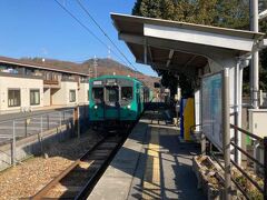 滝駅から加古川線で栗生駅に向かいます。