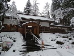 福井2日目、前日柏樹關に泊まったのは永平寺の朝のおつとめに参加するため。

通常は4時半にロビーに集合らしいが、この日は1時間遅い5時半集合。