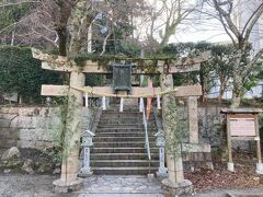 湯泉神社の鳥居。
かるい感じて、行ってみようとしたら、