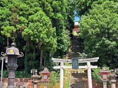 東北鎮護・陸奥国一之宮 鹽竈神社
大きな参道と階段が特徴です。