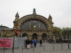 フランクフルト中央駅
翌日のバスツアーの集合場所を確認するため、フランクフルト中央駅へ