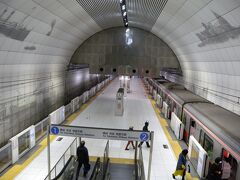 東横線からみなとみらい線
終点元町中華街到着
このホームいい感じ