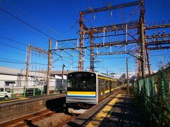 武蔵白石駅に戻って鶴見方面へ。
ってか架線の上に送電線通すという工業地帯な作り。