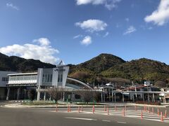 山陽本線大野浦駅下車。
広島駅到着すると大野浦駅止まりが停車中。大野浦行きに乗車し大野浦駅で途中下車、駅訪問。
広いロータリーがあるだけの何も無い駅。