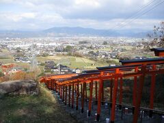 吉井の町並みから車で10分ほどの浮羽稲荷神社に来ました。
