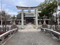 こちらは素盞鳴（すさのお）神社です。

吉井町の鬼門の方角に祭られた、町の守り神です。

