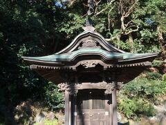 境内の奥の方にある宇賀神社。