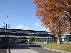 都城北インターよりバスを乗り継ぎ西都城駅へ

朝の通勤ラッシュ関連での渋滞やSAでの休憩時間内に車内に戻ってこなかった外国人団体客の対応で30分程度遅れて、乗り継ぎに失敗し、周辺を歩いてみるものの約40分後の路線バスで西都城駅に。

近辺で食事を済ませてカーシェア