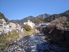 川の中の石が数えられるほどの清流、吉田川