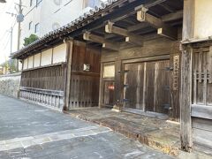 こんな建物があちこちに。