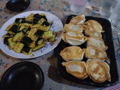 栄町市場
べんりやさんが混んでいたので、一番餃子へ。
ピリ辛きゅうり、もっちりした餃子美味しかった～