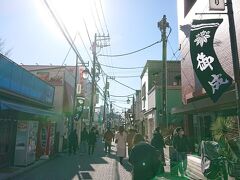 鎌倉御成商店街を通ります。