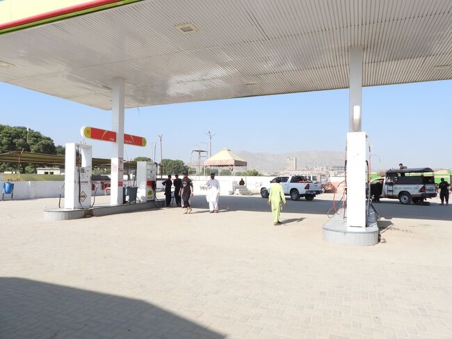 事前に得ていた許可の通り確認が終わり出発<br /><br />そして、ここからはＡＴＦ（ANTI TERRORIST FORCE）が同行することになります。