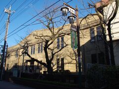 草加市立歴史民俗資料館　閉まっていました。隣の小学校の校舎だったものだそうです。