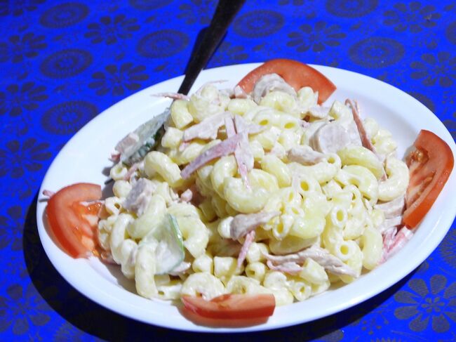 １９時４０分<br />まずはサラダ