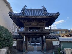 西法寺。別府中央幼稚園(閉園)があったので遊具があります。