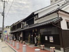 櫛田神社すぐ近くにある、博多町家ふるさと館。
みやげ処、町家棟、展示棟の３つからなります。