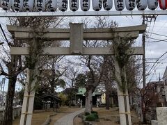参道を瀬戸神社方面へ行くと金沢八幡神社のある分岐に。
正月飾りで準備万端。