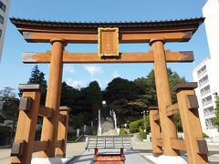 ＜宇都宮二荒山神社＞

「宇都宮二荒山神社」の荘厳な大鳥居。
来らっせ 本店の向かいです。