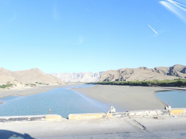 ヒンゴル川を越えて