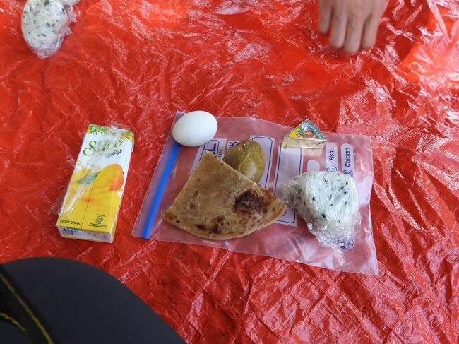 １２時２０分　<br />昼食です。っと、とりあえず昼食後もまったり。寝ている人もいました。