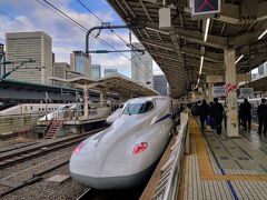 東京駅９時発の東海道新幹線に乗り、まずは名古屋駅へ向かいます(^^)

行動制限の無い年末だけあって東京駅は混雑しています、つーか本来の風景なのでしょう(-_-;)