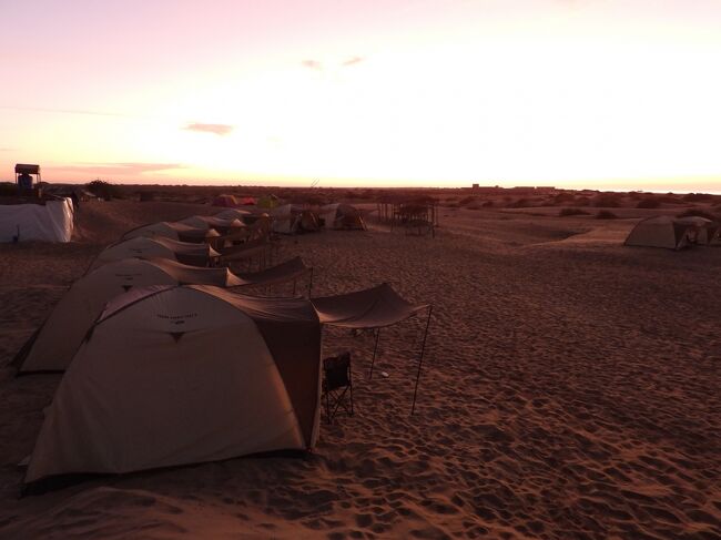 ずらっと並んだテント