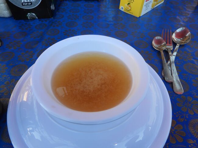 ７時３５分　朝食<br />具がない味噌汁