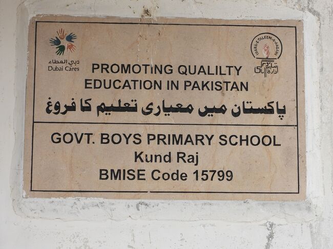 BOYSって書いてありますがGirlsもいます