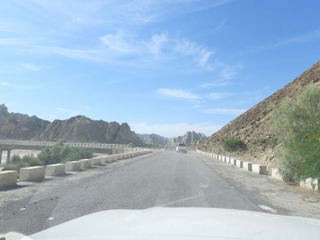 戻ってきて橋を渡ると