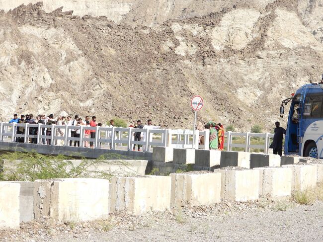 ヒンゴル川を眺めているようです