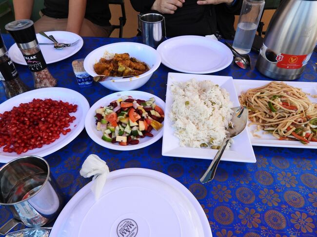 １２時２０分　昼食<br />これでMaks Beach, Kund Malirとはお別れです。