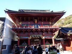 お決まりの静岡浅間神社です。

浅間神社は七柱もの神々が同居しています。

まずは、メインのメイン、浅間神社と神部神社の合同社殿に向います。