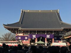 池上本門寺大堂には一般参拝の長蛇の列