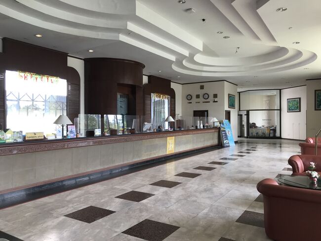 ロビーは閑散としていました。