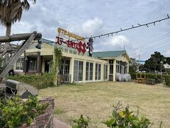 お昼ごろに水族館を去り、ランチは美ら海水族館近くの「ステーキハウス88」へ。