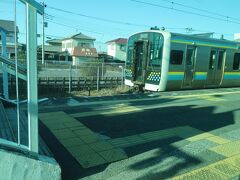 09:15 保田駅で列車交換