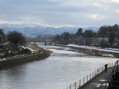 犀川大橋から犀川の上流のほうの冬景色