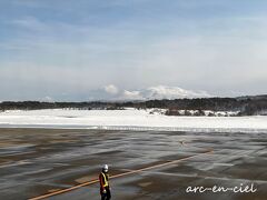 到着時は、滑走路は雪に覆われていましたが、この日は雪もなく、定刻通りのフライト。