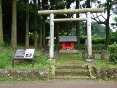 工藤祐経の墓。
このように曽我物語の史跡が３つ並んでいるのでした。