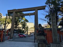生田神社に到着。朝の早い時間なので、参拝の方はそれほどおらず、静かです。