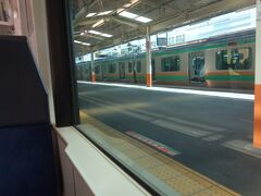 熱海で乗り換え。
東海道線で早川へ。
ボックスシート。
空いてました。
