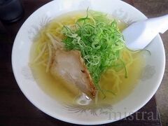 出雲大社を出た後、お昼ごはんへ。
宍道湖沿いのお店でラーメン。
3月に来た時、何となく入った店だったのだけど、美味しかったので再訪。