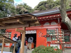次にやってきたのは、荏柄天神社。
太宰府や北野天満宮と並ぶ日本三大天神の一つですが、小さな神社です。