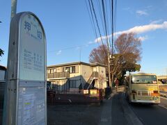 時間になりましたので、神奈中バスで移動。
押切バス停で下車。乗って来たバスをお見送り。
