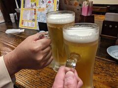 松山の繁華街、大街道の居酒屋で反省会。
勝っても飲むし、負けても飲みます。
