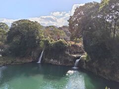 正解は、滝の下流（武雄温泉側）にある滝見橋からです。

１０時ころだと結構な逆光でしたが、時間帯を選ぶときれいに見えます。