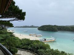 雨の中スタートします。観光客も少ない、静かな川平湾。それなりに綺麗ですが。やっぱり晴れてほしいですね。