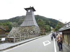 この旅行記の舞台は、兵庫県の但馬地方に位置する、出石（いずし）です。
かつてはひとつの自治体として「出石町」が独立して存在しましたが、俗にいう平成の大合併で、豊岡市に吸収され消滅。旧・出石町の地域は、「豊岡市出石町」となりました。

出石は、旧出石藩の城下町。城跡も残る風情のある町並みは、「但馬の小京都」とも呼ばれる風情ある町。写真は、この町のシンボル・辰鼓楼です。
